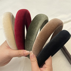 Autumn and winter retro simple gold velvet sponge headband versatile internet celebrity high skull outside departure card temperament headband hair accessories