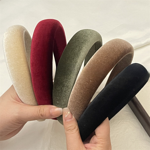 Autumn and winter retro simple gold velvet sponge headband versatile internet celebrity high skull outside departure card temperament headband hair accessories