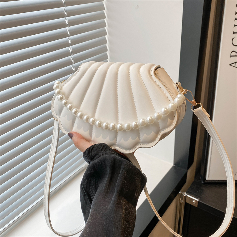 Beautiful and trendy personalized bags for women 2024 summer new fashion shoulder bag simple casual crossbody bag shell bag