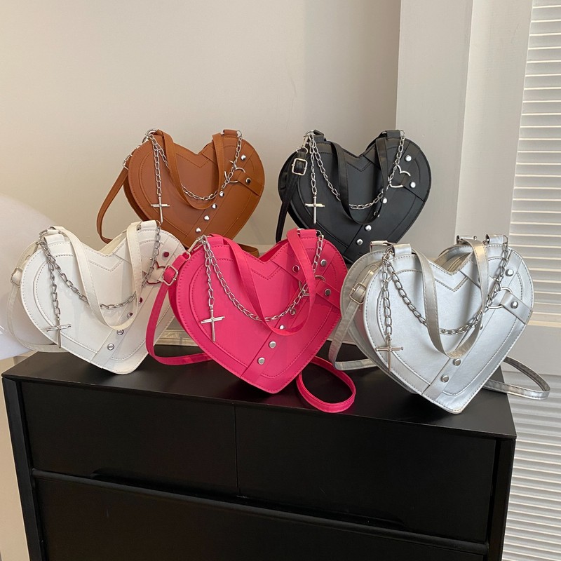 Heart Rivets 2024 New Trendy Fashion Personality Hot Girl Chain Portable Crossbody One-Shoulder Underarm Love Bag for Women