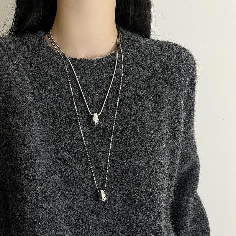 Autumn and winter minimalist style metal water drop necklace women's sweater chain light luxury niche high-end snake bone chain clavicle chain accessories