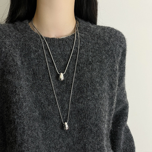 Autumn and winter minimalist style metal water drop necklace women's sweater chain light luxury niche high-end snake bone chain clavicle chain accessories