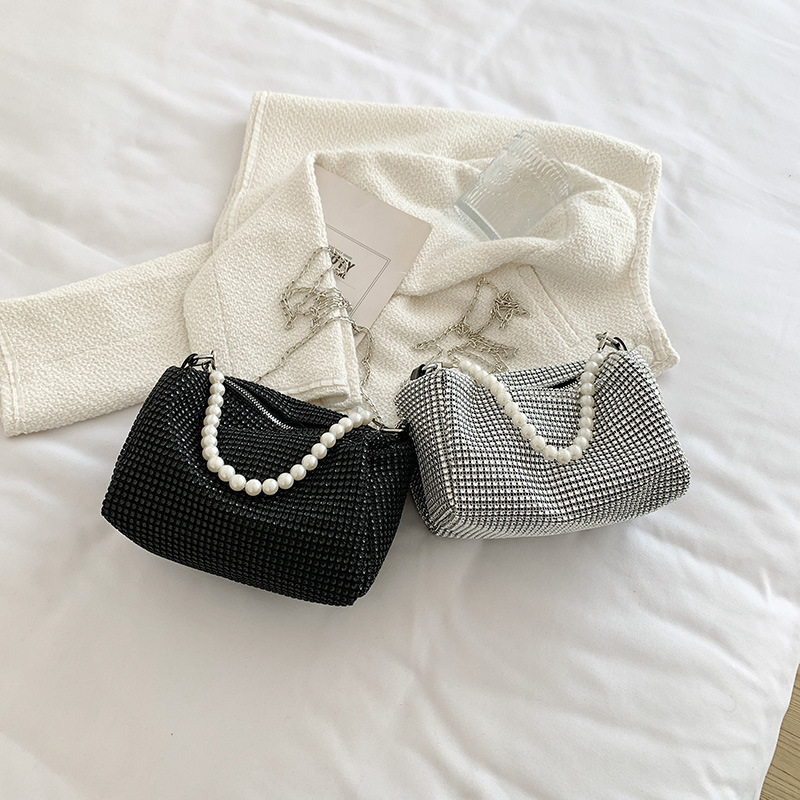 Wholesale live broadcast Internet celebrity small bag, fashionable women's bag 2024 new trendy fashion color diamond crossbody bag pearl chain bag