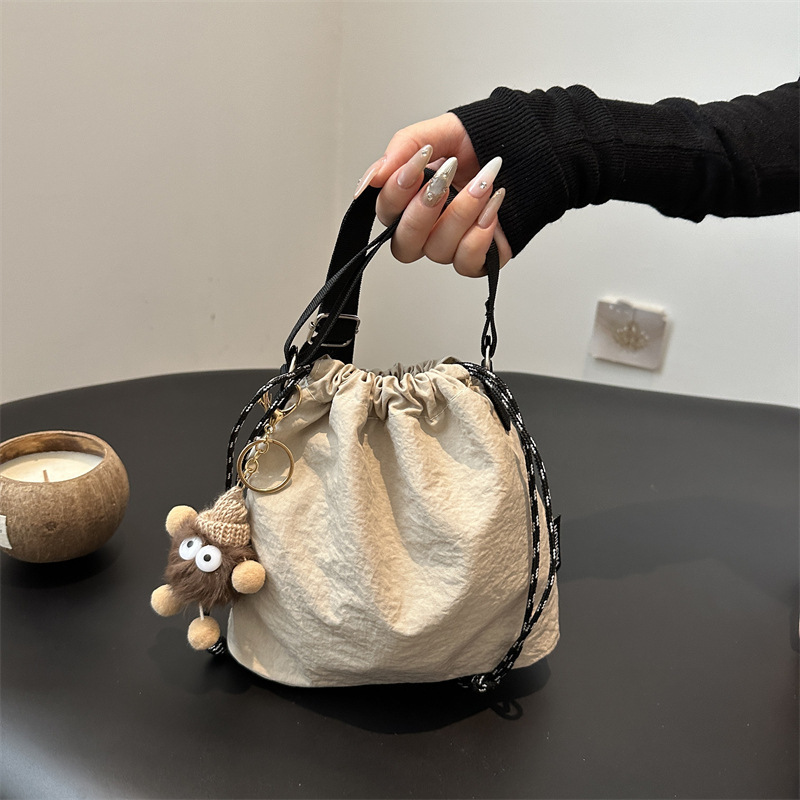 Simple Fashion Commuting Bag Women's Simple Casual Personalized Bucket Bag 2024 Summer New Fashion Casual Shoulder Bag