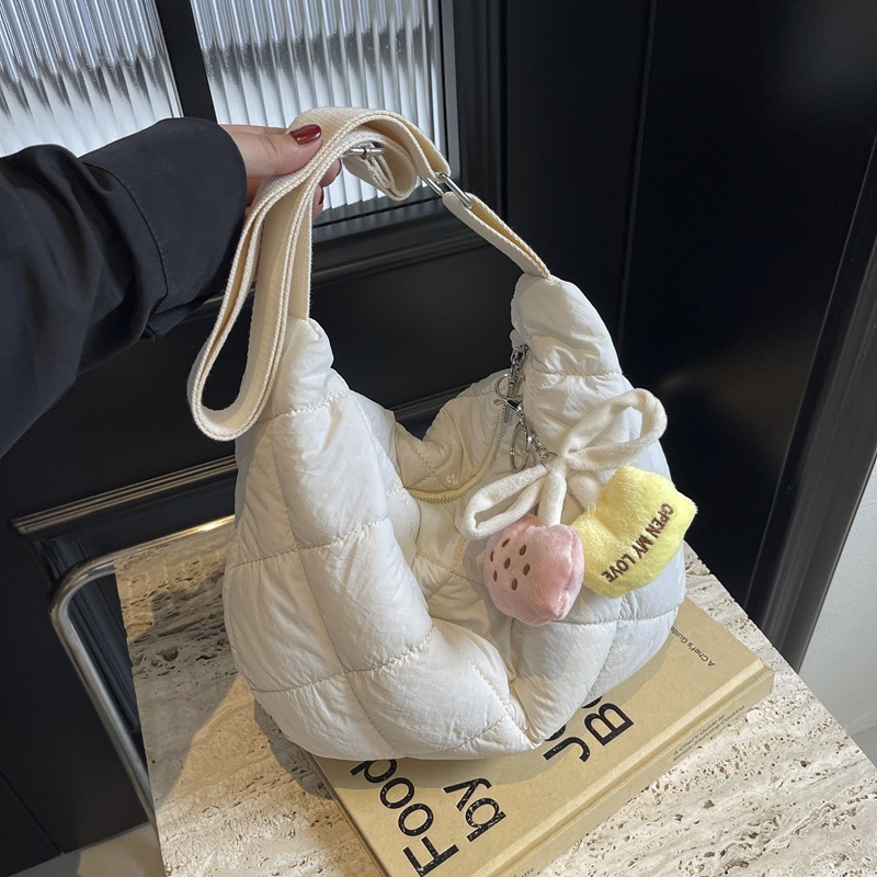 Cross-border new autumn and winter cotton clothing bag rhombus casual versatile crossbody bag commuter shoulder fashion crescent dumpling bag