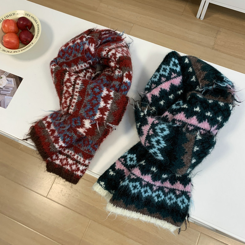 Niche jacquard retro Fair Isle style thickened warm scarf winter new college style soft and waxy student scarf
