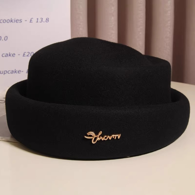 Japanese retro Hepburn style wool top hat for women in autumn and winter with age-reducing temperament, versatile face, small elegant woolen beret