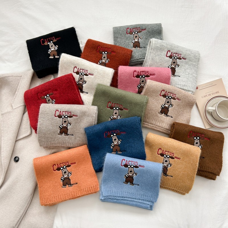 Popular cute and sweet college style solid color skin-friendly scarf high-end cartoon embroidered couple style knitted scarf