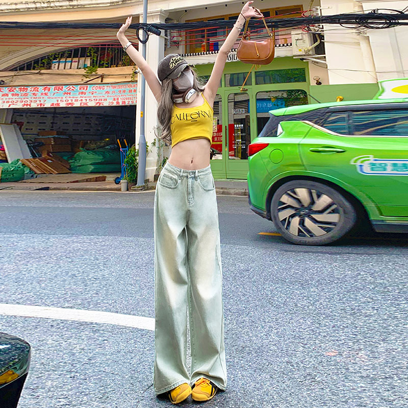 Straight-leg jeans, loose and drapey, high-waisted, slimming, nostalgic wide-leg jeans