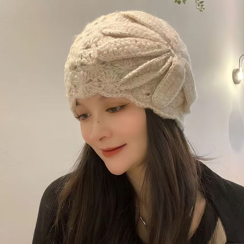 Hand-knitted hats for women in winter, Japanese-style popular autumn and winter flower hollow new woolen hats, fashionable, versatile and versatile