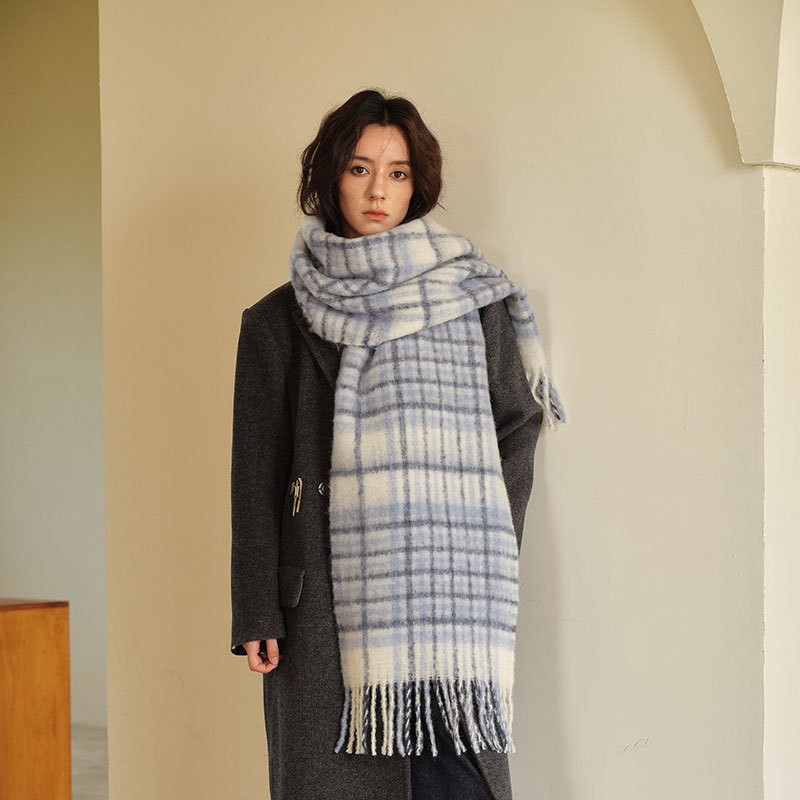 Autumn and winter Korean style blue and white contrast plaid wool blend warm scarf for women to wear simple plaid scarf dual-purpose