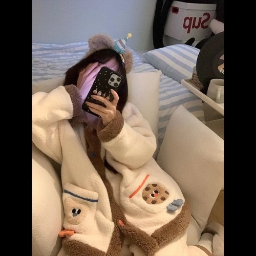 Cookie biscuit pajamas for women in autumn and winter new style coral velvet thickened Japanese style cute home clothes set can be worn outside