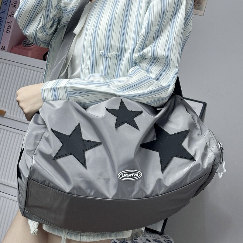 Fashionable and popular large-capacity travel bag new style stitching contrasting color design star shoulder crossbody handbag