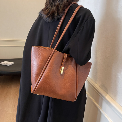 Textured bag, fashionable large-capacity crossbody bag, soft leather class commuter bag