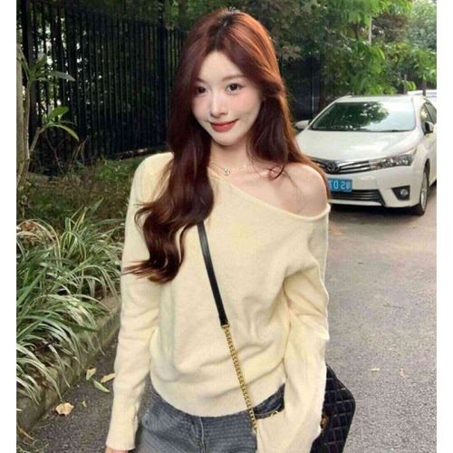 Korean slanted shoulder long-sleeved sweater short top for women autumn and winter bottoming new style unique and unique one-line reveal