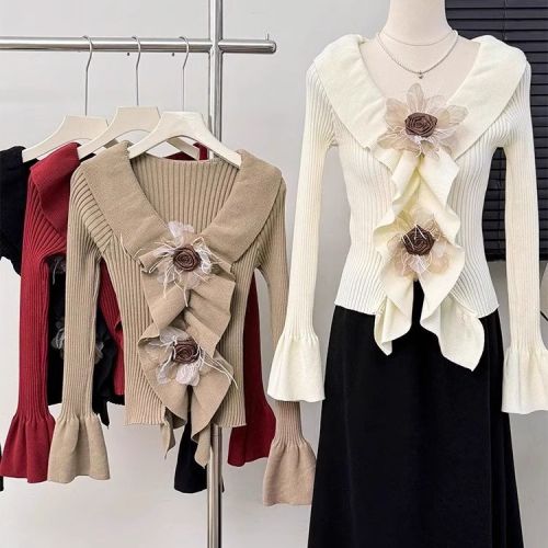Autumn and winter design, gentle three-dimensional rose V-neck pleated slimming needle