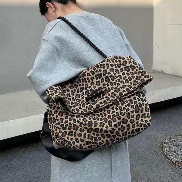 Trendy leopard print canvas tote bag, casual large-capacity shoulder armpit bag, handbag, wide shoulder strap, crossbody bag