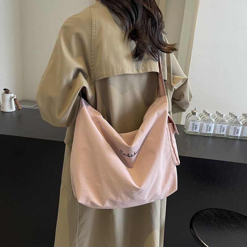 Korean version of simple Ruiying women's bag lightweight shoulder bag new large capacity crossbody bag casual fashion student bag