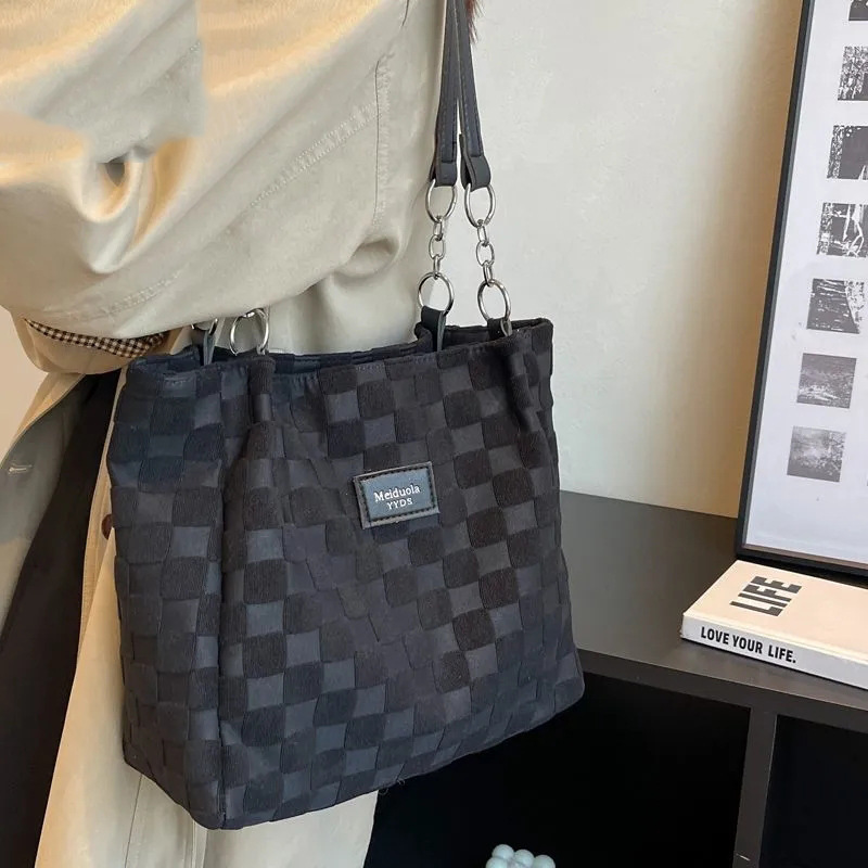 Ready-made women's bags, fashionable canvas bags, shoulder armpit bags, versatile handheld tote bags for class and commuting