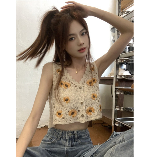 Versatile little camisole for women in summer French chic design niche crochet hollow short sleeveless top trendy