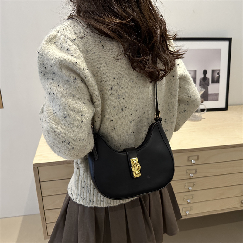 Retro solid color autumn fashion popular texture large-capacity lock buckle shoulder armpit crescent bag women's bag