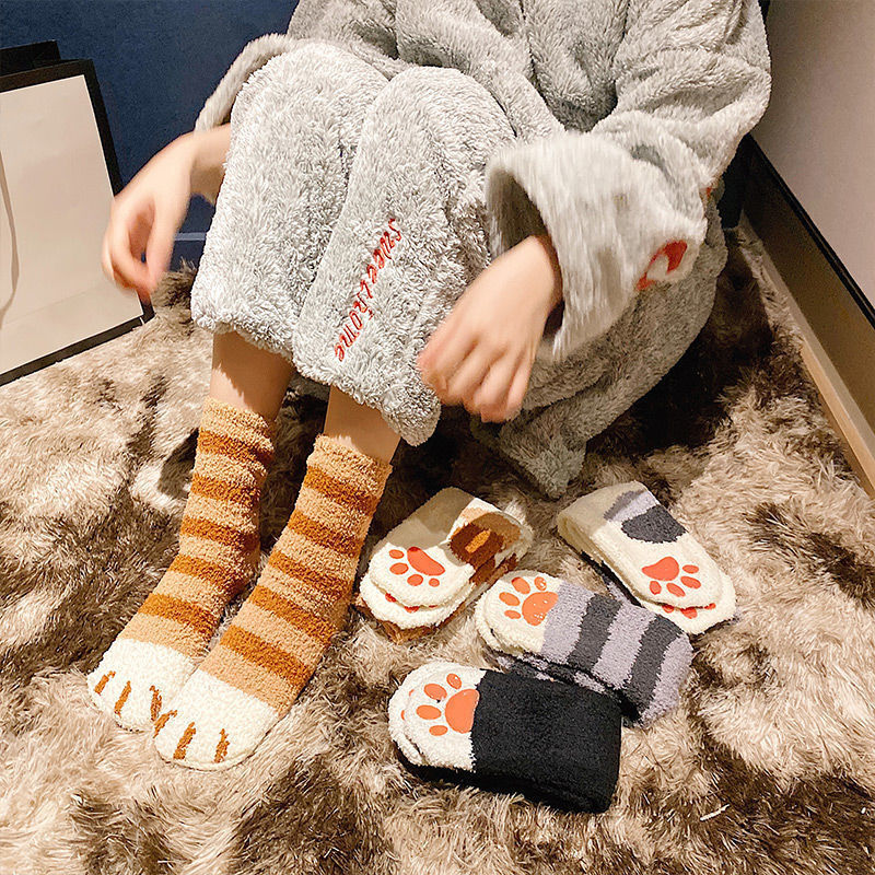 Thickened warm coral velvet cat claw socks for girls, confinement socks, floor socks, autumn and winter sleep socks, mid-calf socks