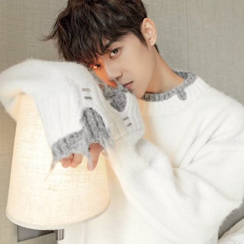 Versatile men's spring and autumn Korean style men's white sweaters boys' lazy style high-end sweaters