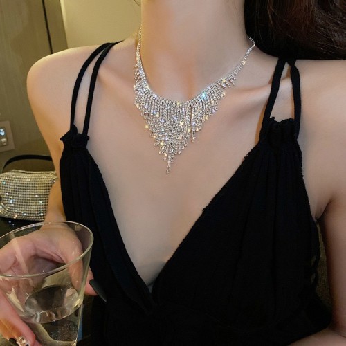 Super flash full diamond crystal tassel necklace for women water drops retro personality bridal diamond hollow light luxury collarbone chain necklace
