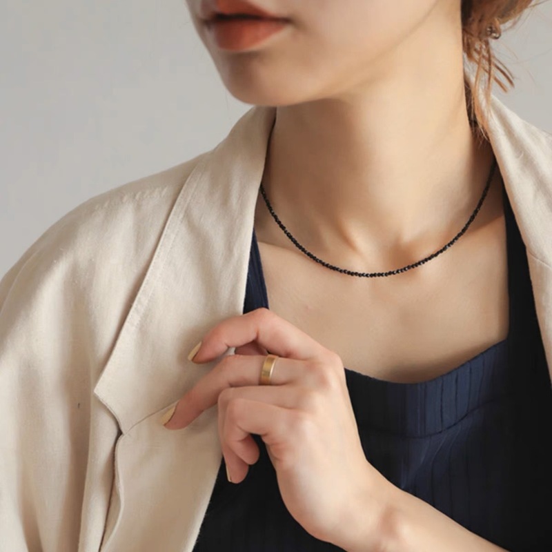 Fashionable and simple black glass crystal spindle bead chain clavicle chain women's necklace jewelry