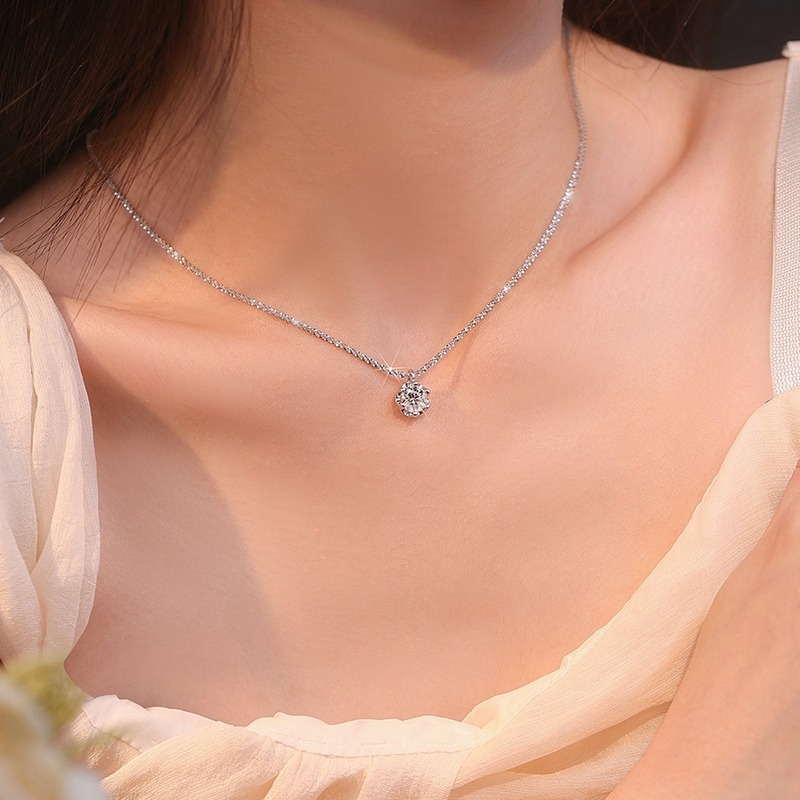 Shimmering flash diamond necklace new high-end light luxury niche design gentle style ins clavicle chain