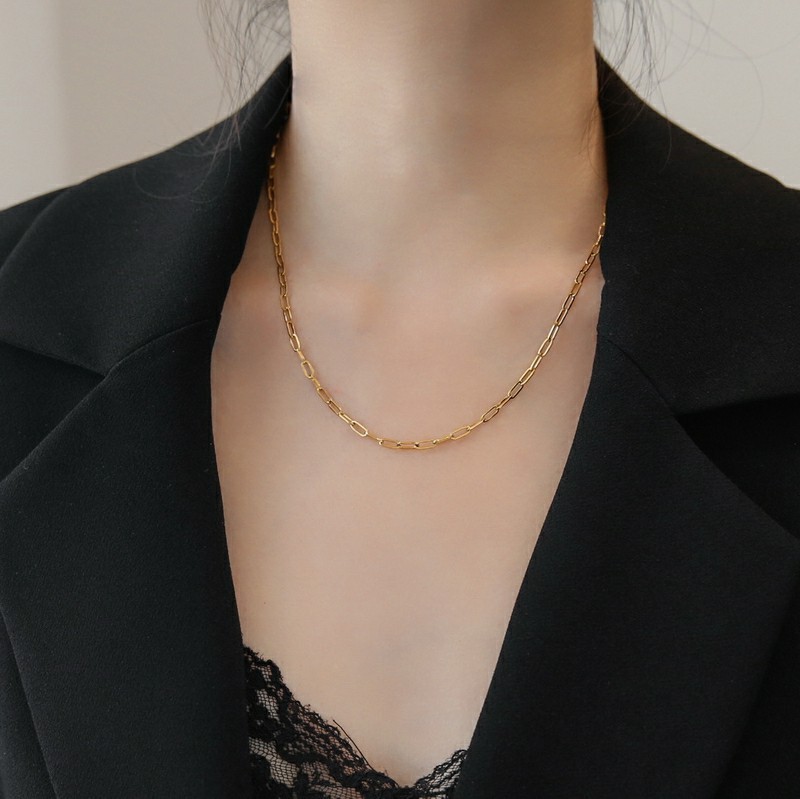 Good-looking French-style plain chain light luxury stacked fine titanium steel necklace for men and women versatile simple niche design hollow