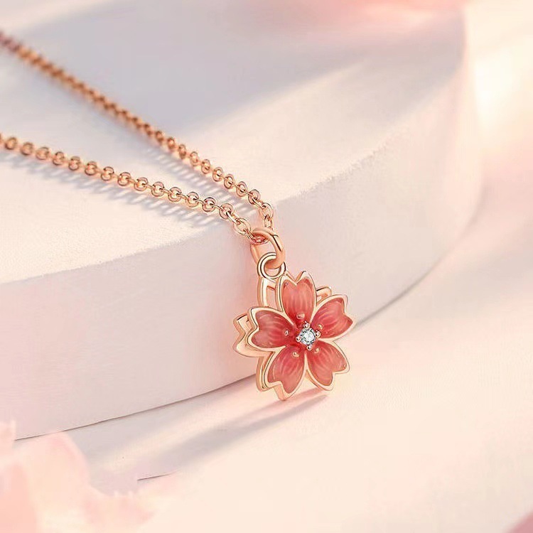 Rotating picking necklace for women's summer light luxury niche high-end temperament design new collarbone chain
