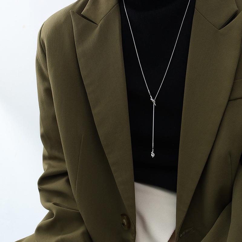 Light luxury and cold style versatile long sweater chain necklace simple design necklace titanium steel