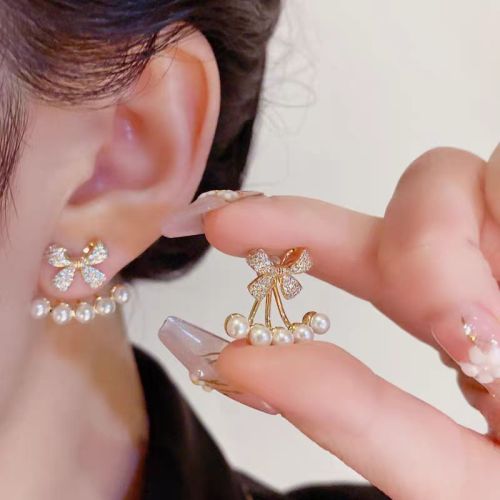 A niche design hot earring for women with two-wear bows