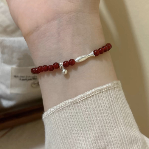 New Chinese-style red agate koi fish bracelet for women with niche design high-end elastic rope simple fashionable and versatile bracelet