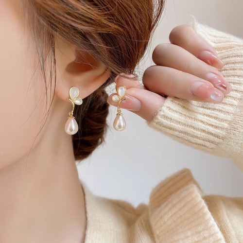 S925 silver needle retro light luxury pearl autumn and winter earrings new style stud earrings niche design high-end earrings