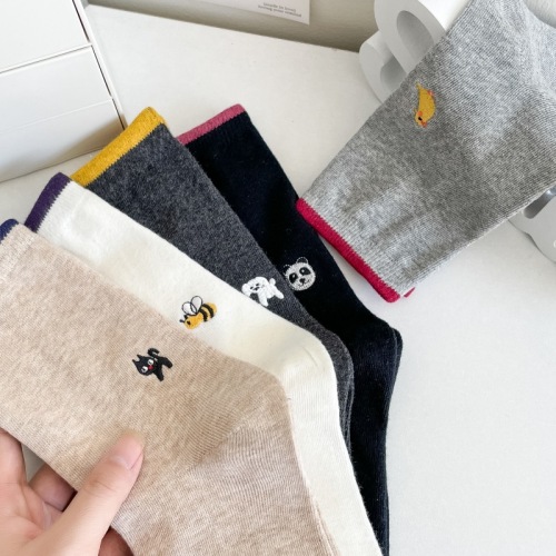 Korean ins trendy women's socks Japanese color matching cute small animal embroidery mid-tube socks versatile pure cotton pile socks