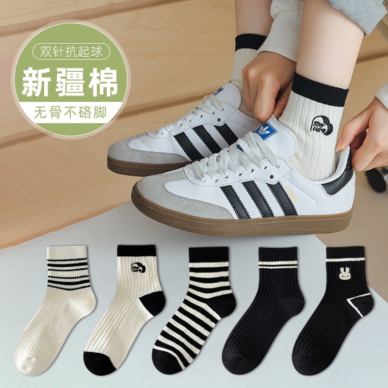 Socks for women's spring and summer mid-tube socks black and white striped embroidered socks trendy versatile internet celebrity socks sports socks Zhuji socks industry