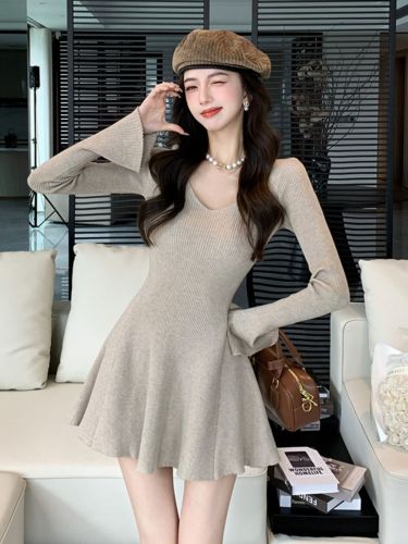 Knitted long-sleeved dress for women in autumn and winter rich family coat with bottom hip-pack sweater fluffy skirt
