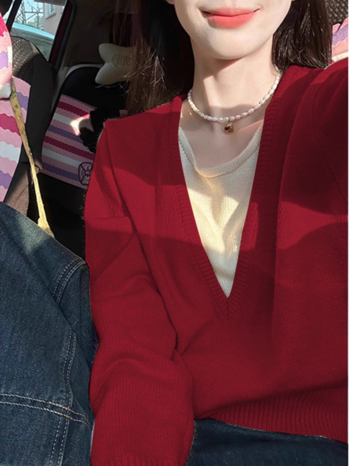 Yellow spliced ​​fake two-piece contrasting v-neck sweater for women in early autumn loose and lazy design sweater top