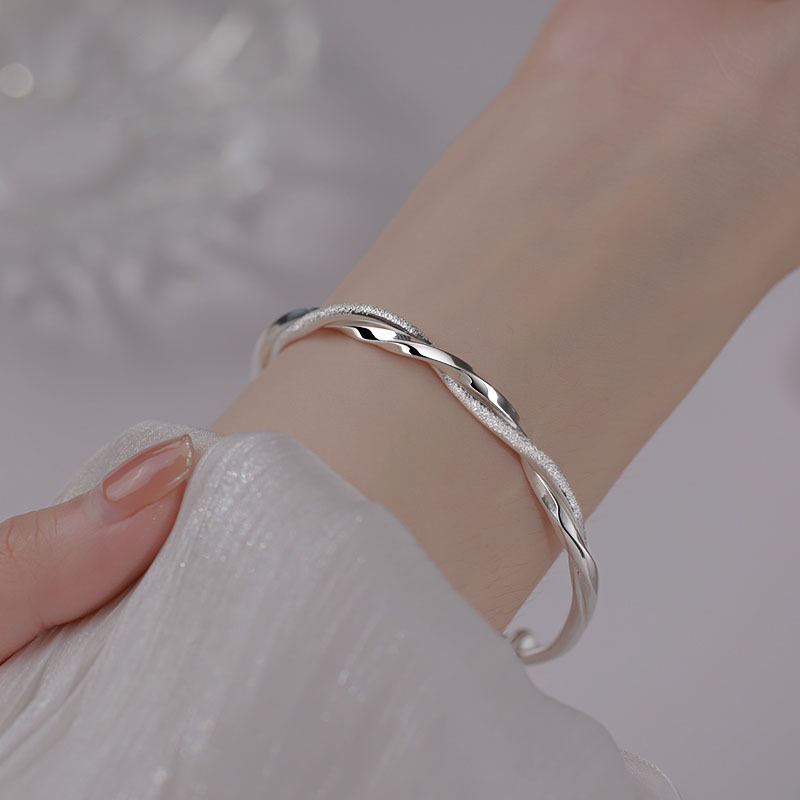 Mobius ring bracelet women ins niche design high-end simple push and pull bracelet birthday gift for girlfriend