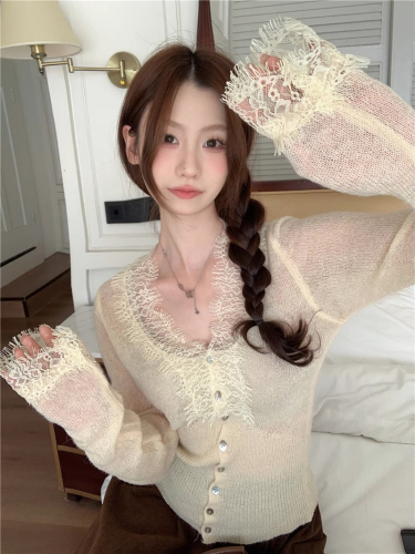 White V-neck lace spliced knitted cardigan for women's autumn and winter new slim sweater jacket short top