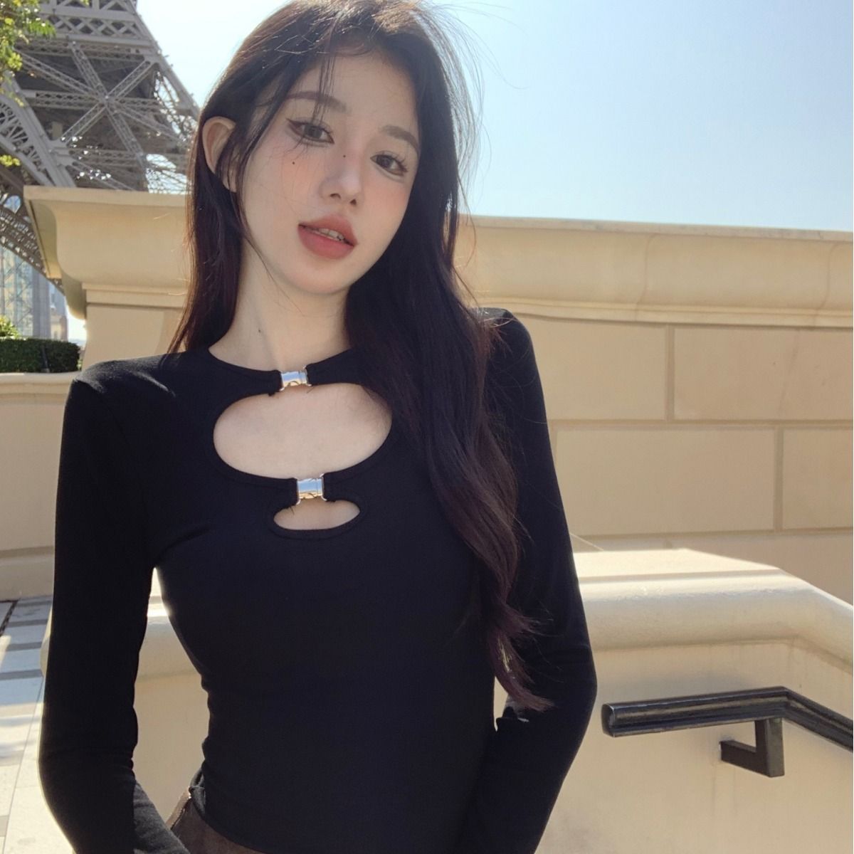 Black temperament hollow round neck long sleeve T-shirt for women in spring waist tight niche inner bottoming shirt chic top