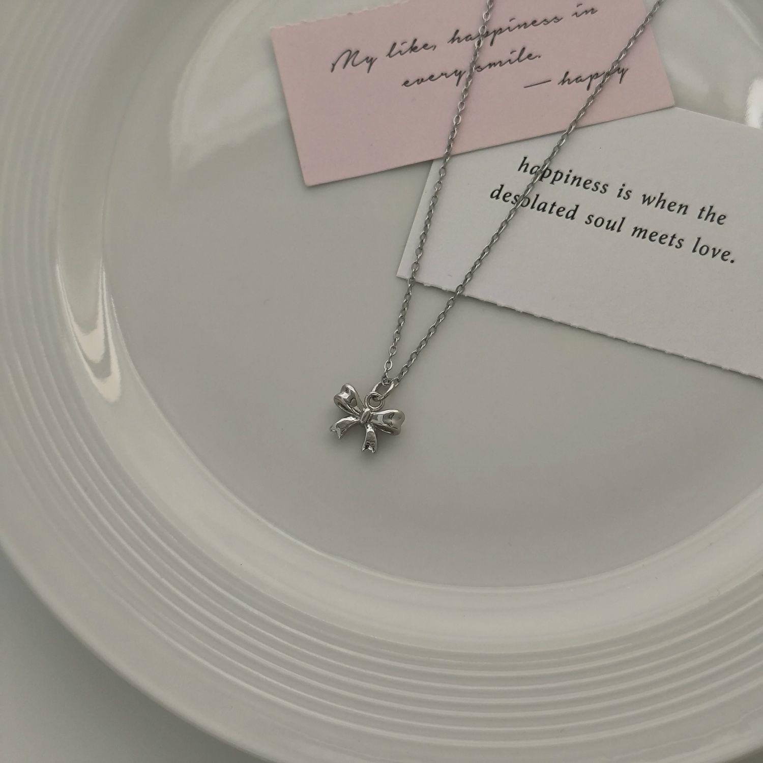 Bow pendant necklace for women light luxury niche 2024 new collarbone chain for girlfriend birthday Valentine's Day gift