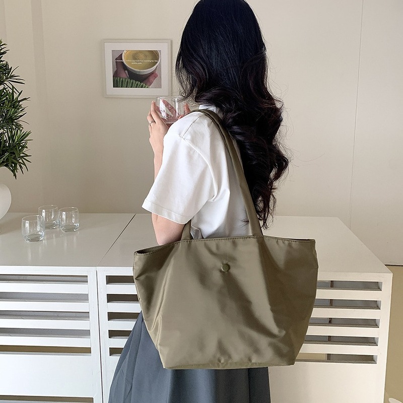 Korean version of nylon bag fashionable and high-end new shoulder bag large capacity women's versatile casual toe bag