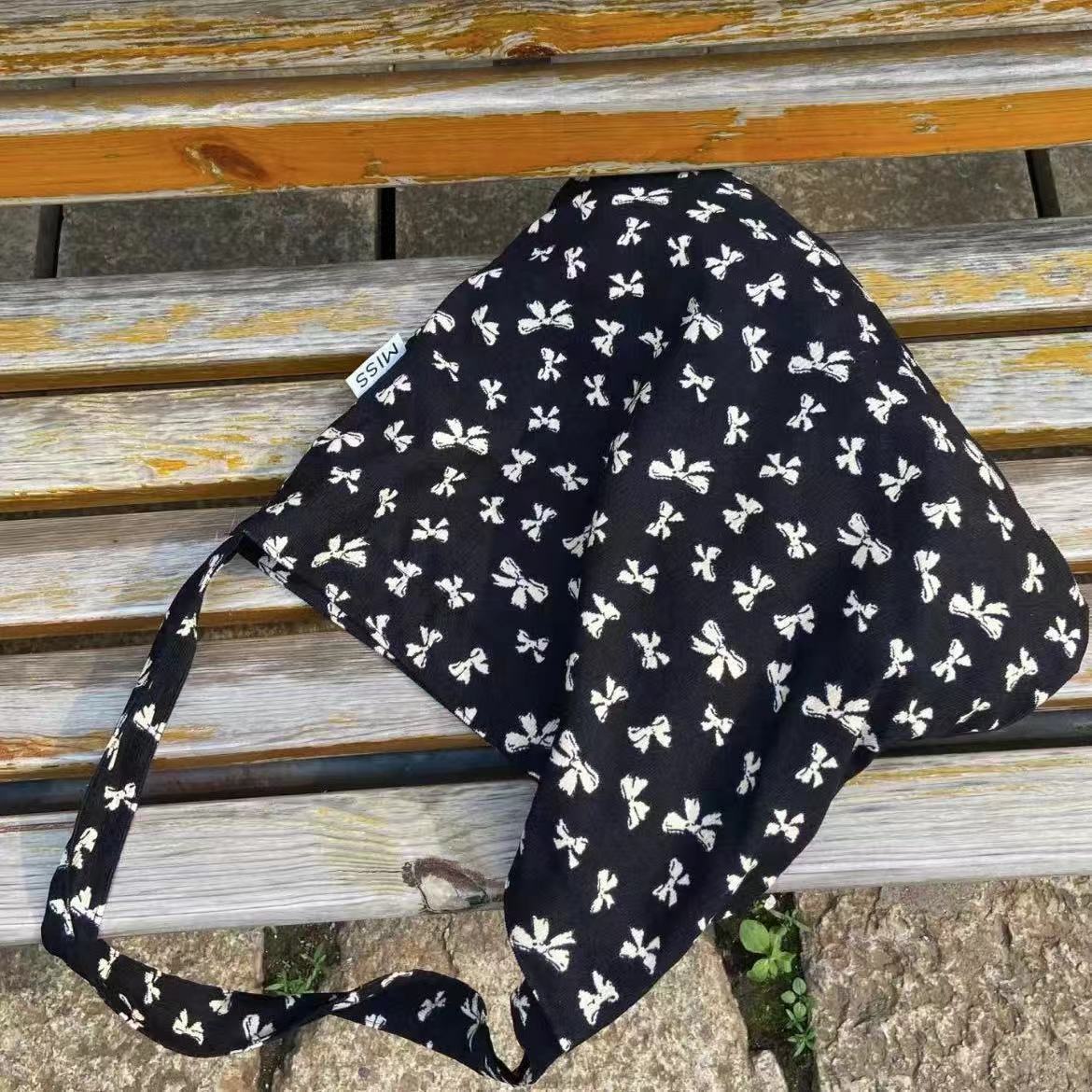 Korean new fresh floral canvas bag for women on the street, versatile armpit shoulder bag, lazy style women's bag