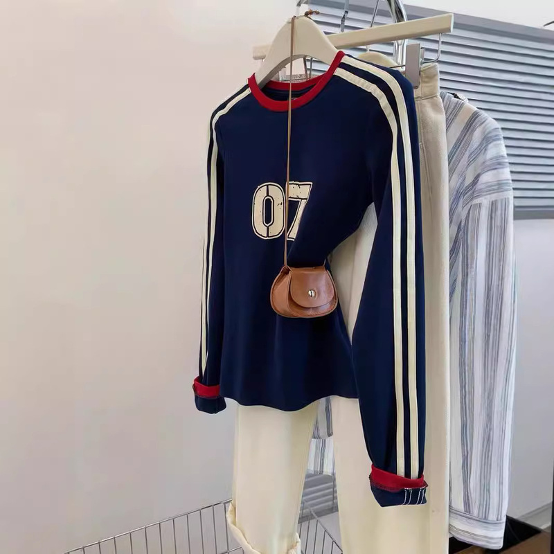 American retro three-bar shoulder long-sleeved T-shirt for women in autumn new design niche sweet hot girl top