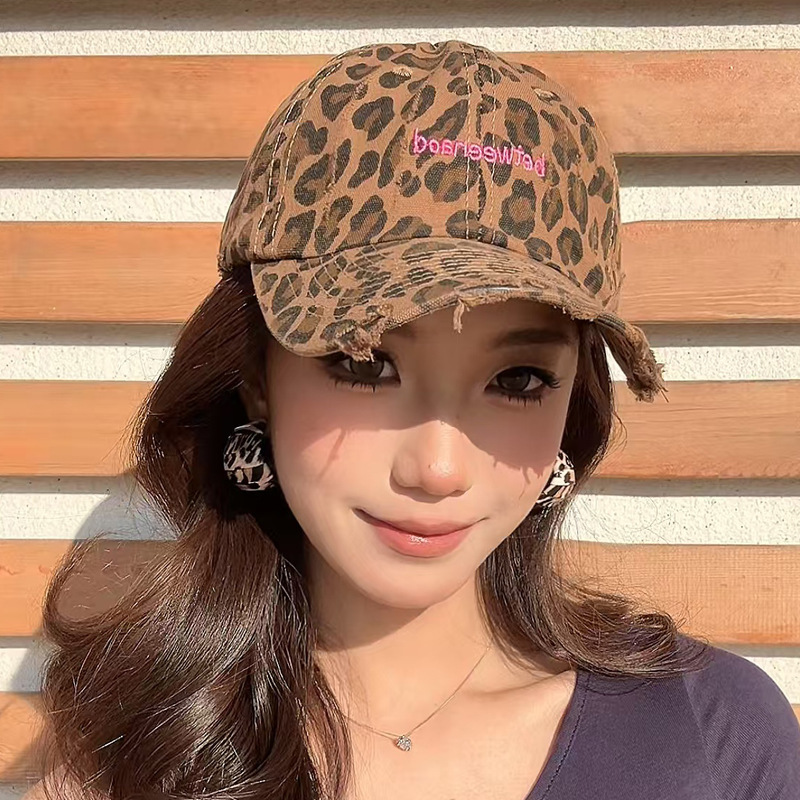American retro leopard print old baseball cap spring and summer furry soft top showing face small fashionable hot girl hat women's baseball cap