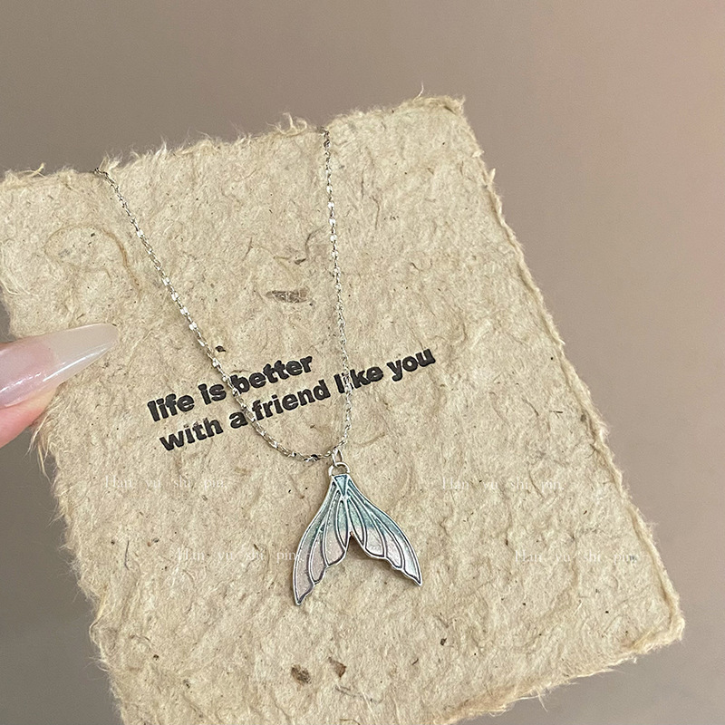 Simple and cool feeling gradient blue-purple fish tail necklace Xiaohongshu same style fashionable light luxury style clavicle chain necklace