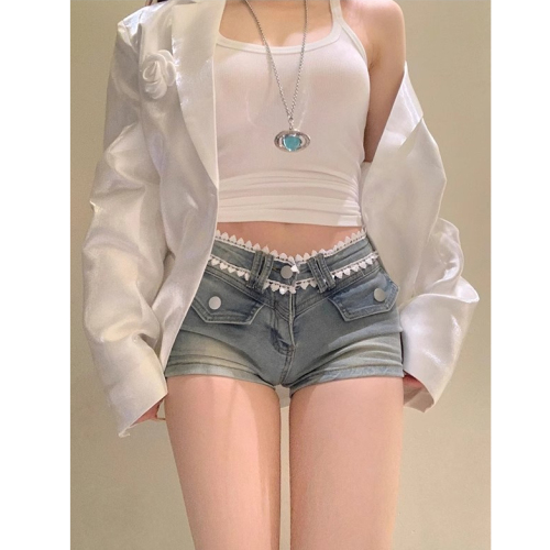 Hot girl lace spliced ​​washing denim shorts for women in summer design low waist tight A-line hip hot pants